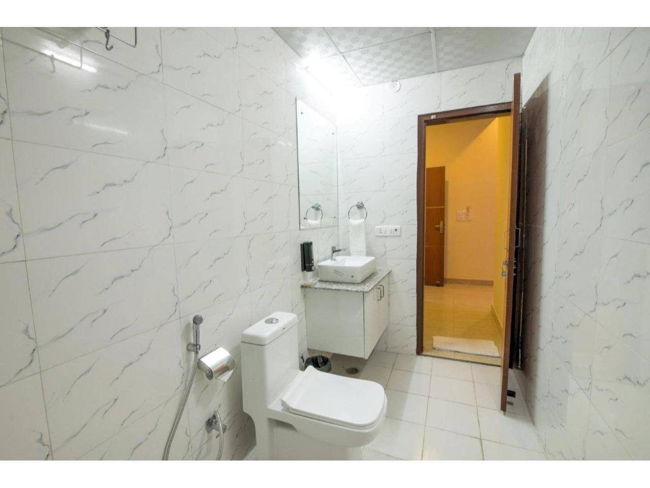 Bed and Breakfast Kusum House Велика Нойда Екстер'єр фото